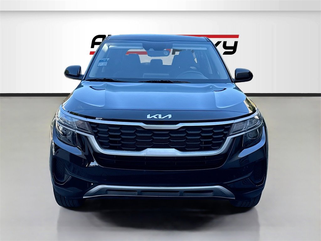 Used 2023 Kia Seltos LX image 2