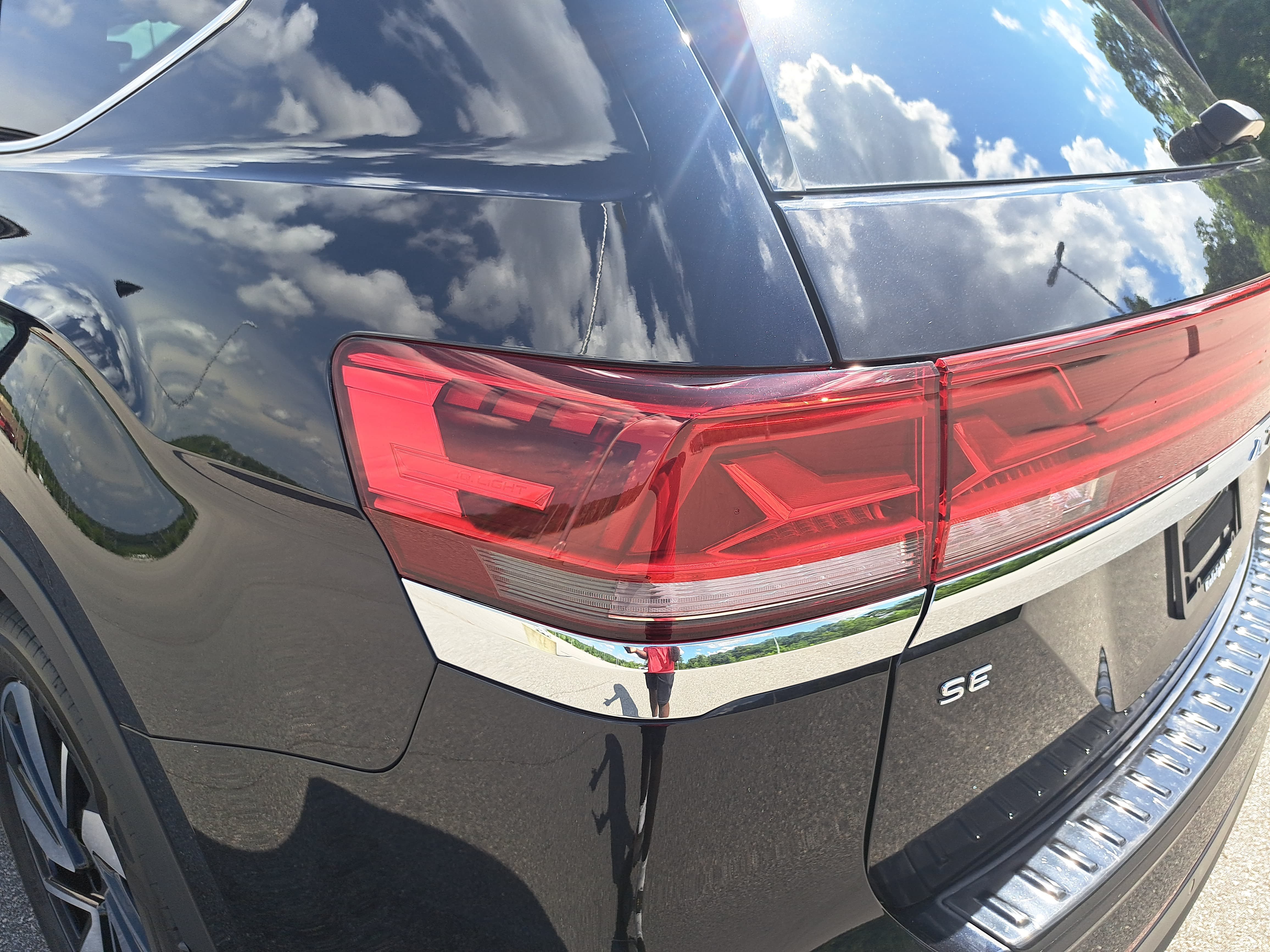 Certified 2024 Volkswagen Atlas SE FWD image 35