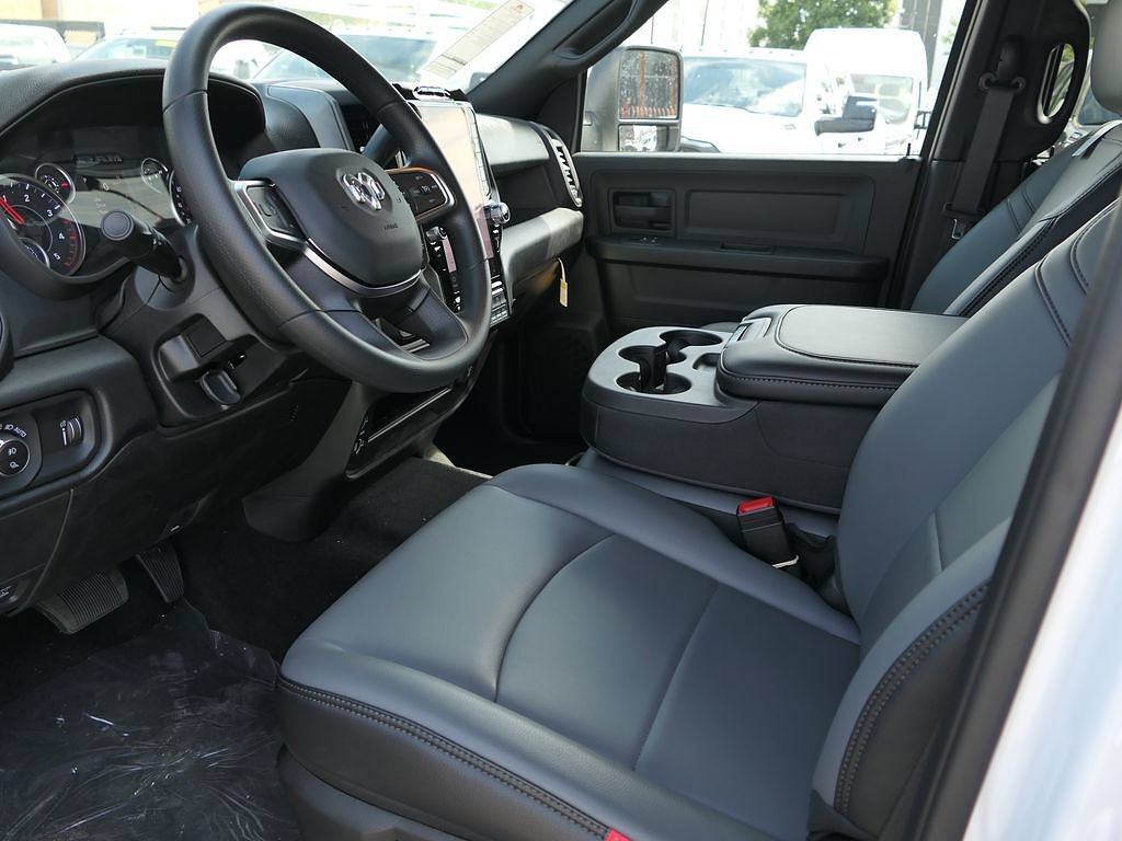 New 2026 RAM 3500 Tradesman AWD/4WD image 9