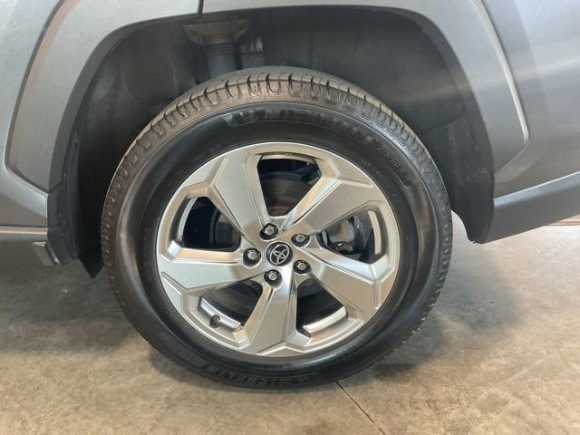 Used 2021 Toyota RAV4 XLE Premium AWD/4WD image 7