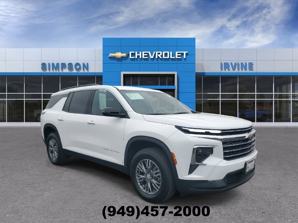 Used 2026 Chevrolet Traverse LT FWD image 2