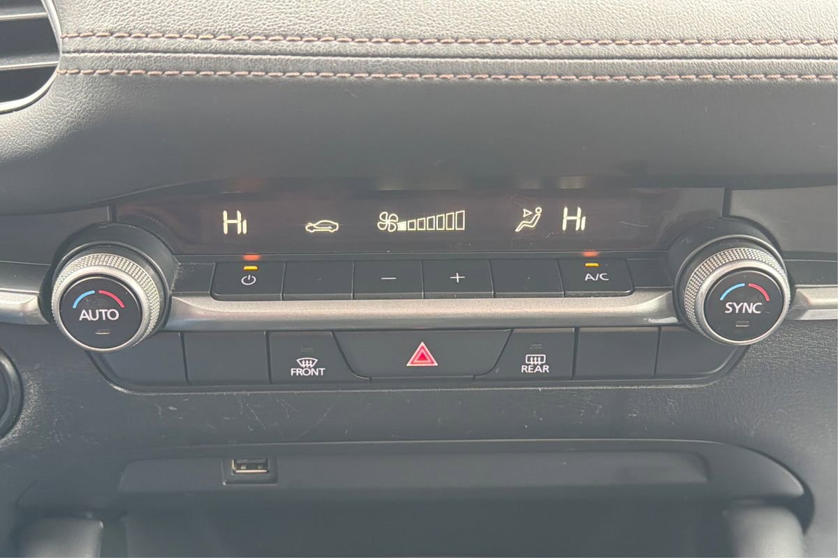 Used 2021 MAZDA MAZDA3 s image 30