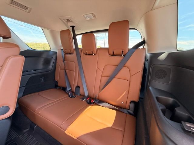 Certified 2025 Nissan Pathfinder Platinum image 18