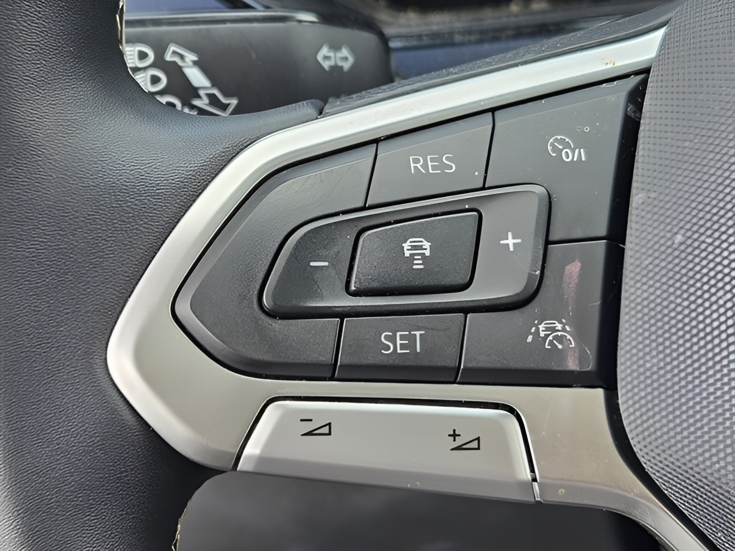 Certified 2023 Volkswagen Taos SE w/ Panoramic Sunroof Package FWD image 23
