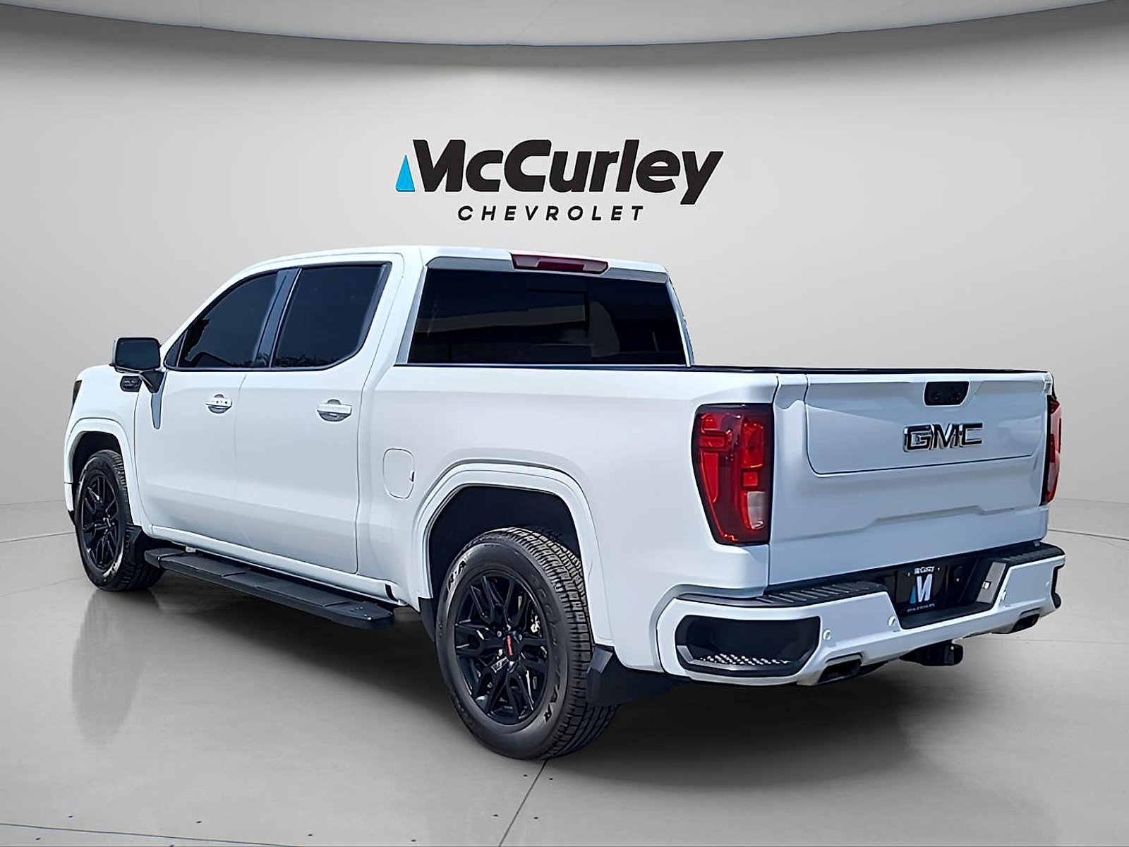 Used 2024 GMC Sierra 1500 Elevation w/ Elevation Premium Package AWD/4WD image 5