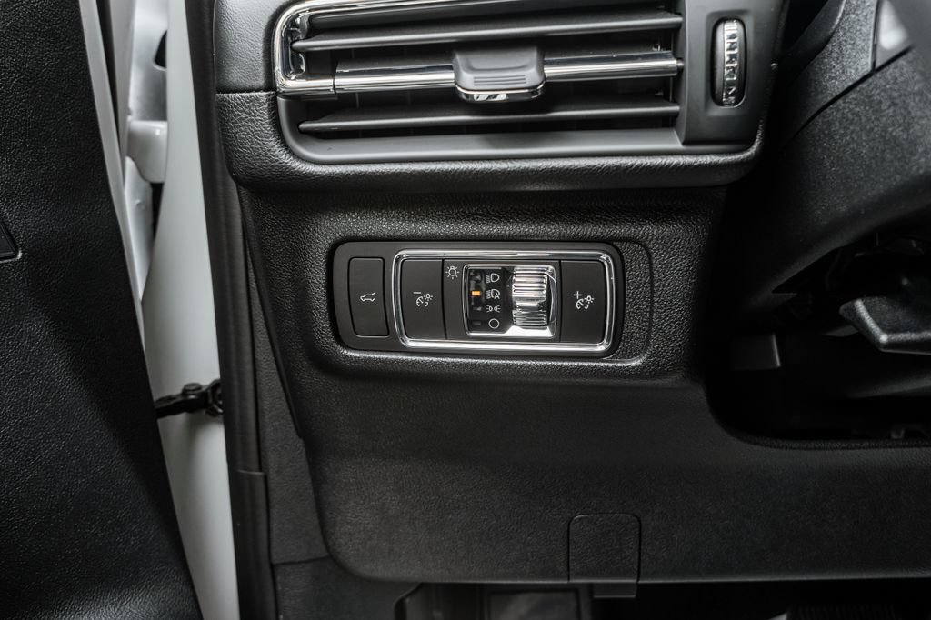 Used 2022 Lincoln Corsair AWD w/ Equipment Group 101A image 17