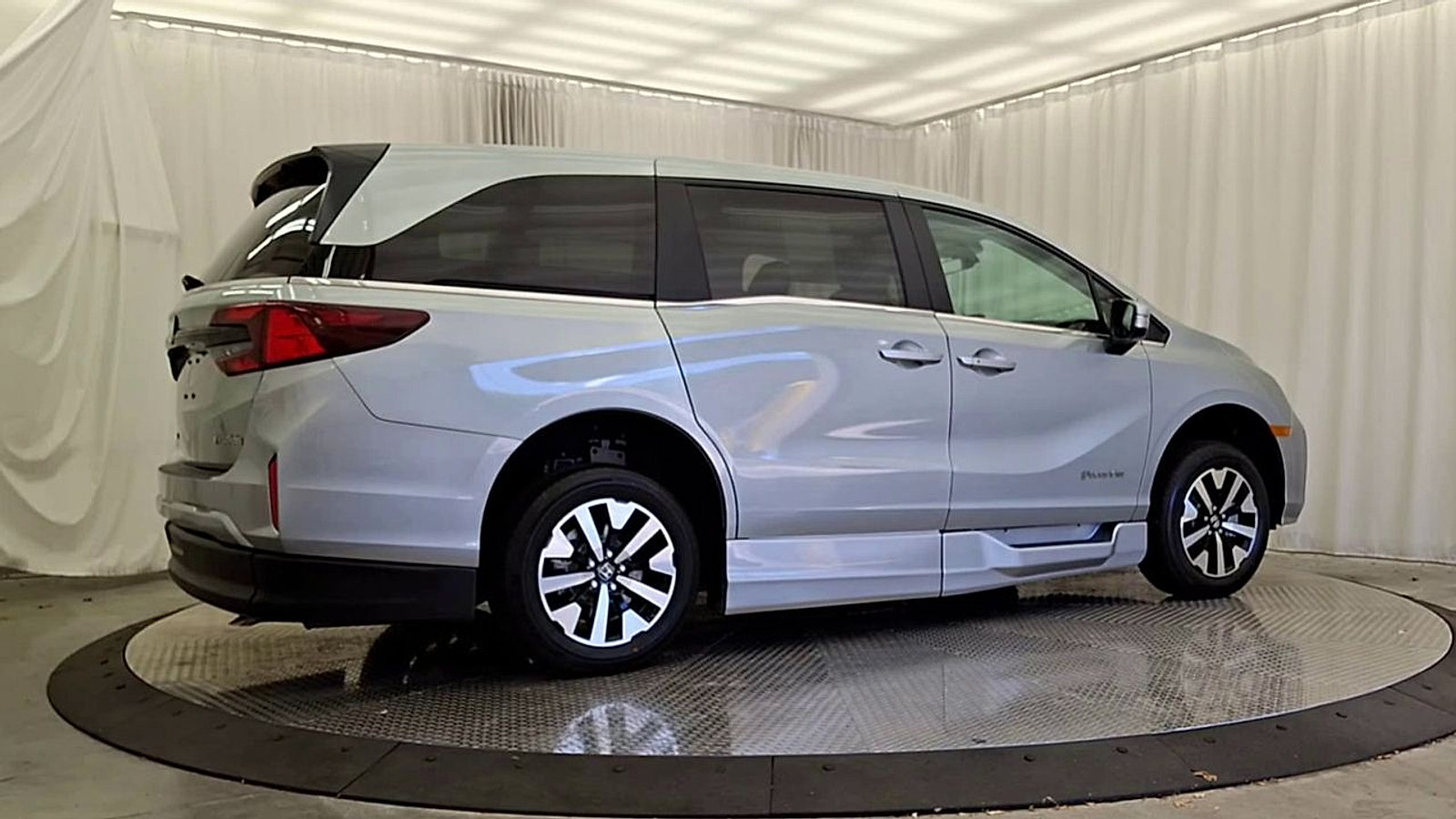 Used 2025 Honda Odyssey EX-L image 10
