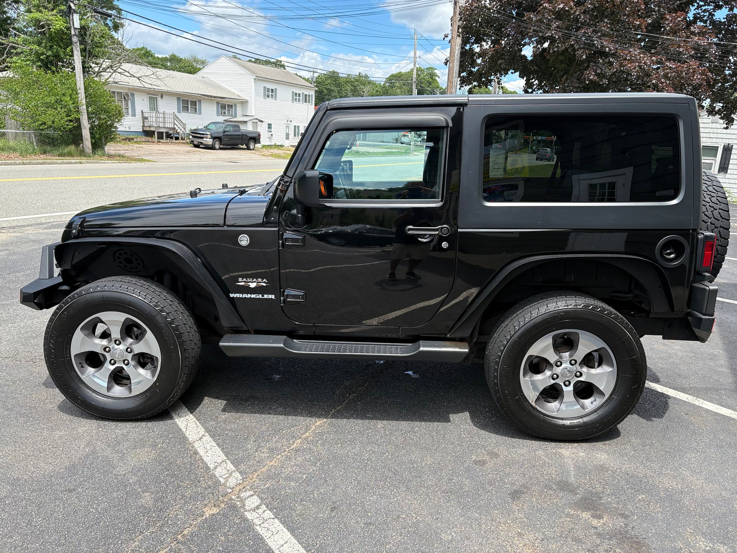 Used 2017 Jeep Wrangler Sahara AWD/4WD image 12
