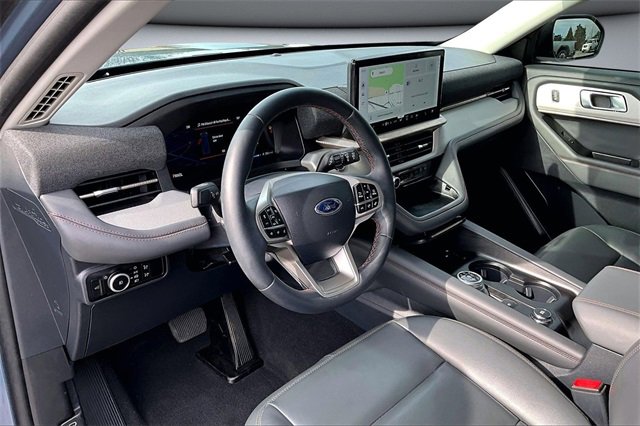Used 2025 Ford Explorer Active w/ Active Comfort Package image 17
