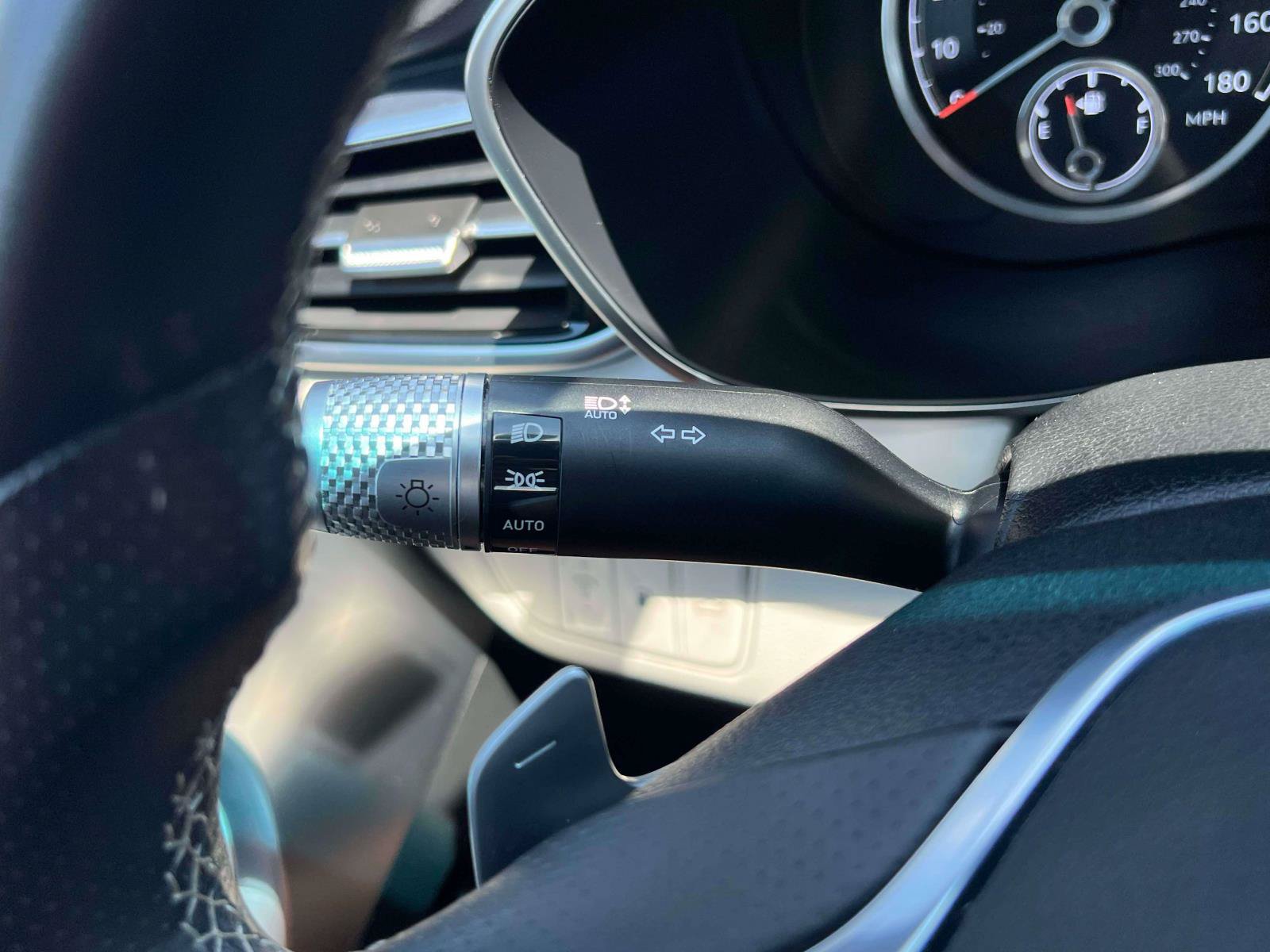 Used 2025 Genesis G70 2.5T RWD image 18