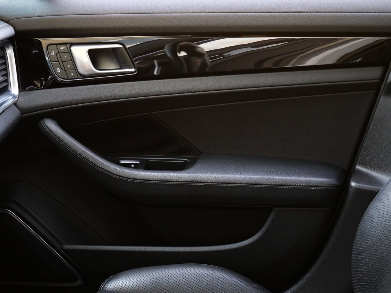 Used 2022 Porsche Panamera 4 Executive w/ Sport Chrono Package image 17