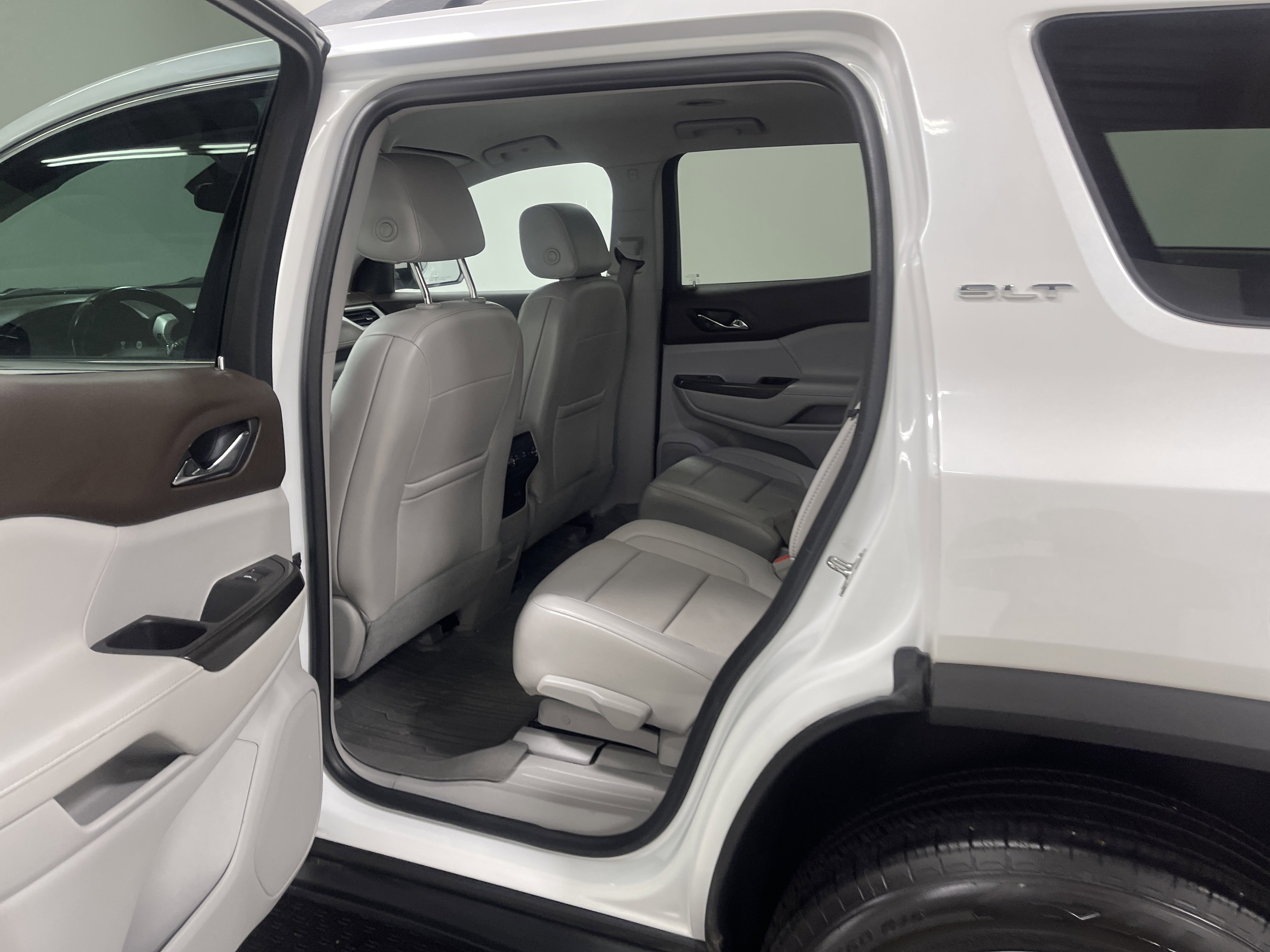 Used 2020 GMC Acadia SLT w/ LPO, Floor Liner Package image 13