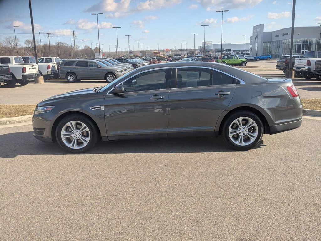 Used 2018 Ford Taurus SEL image 2