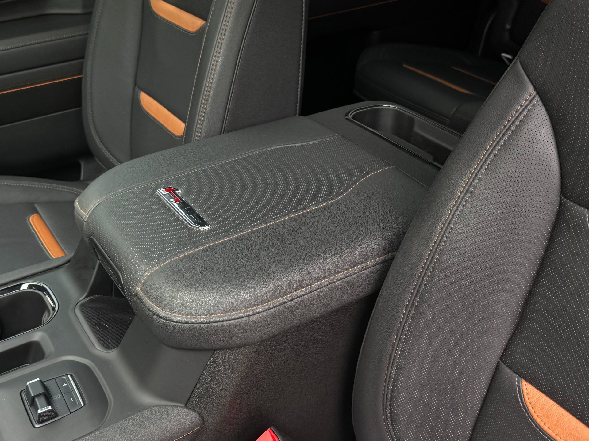 Used 2024 GMC Sierra 2500 AT4 w/ AT4 Preferred Package image 13