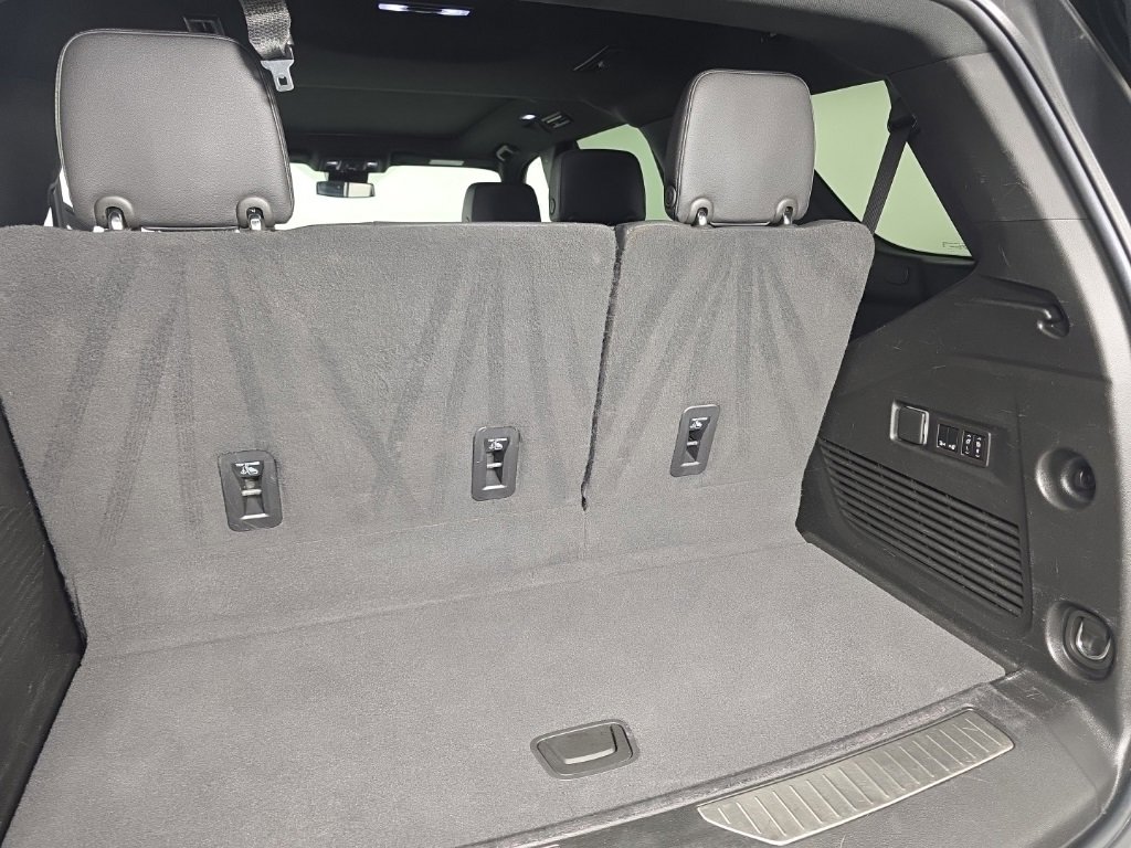 Used 2023 Chevrolet Tahoe Z71 w/ Luxury Package image 36