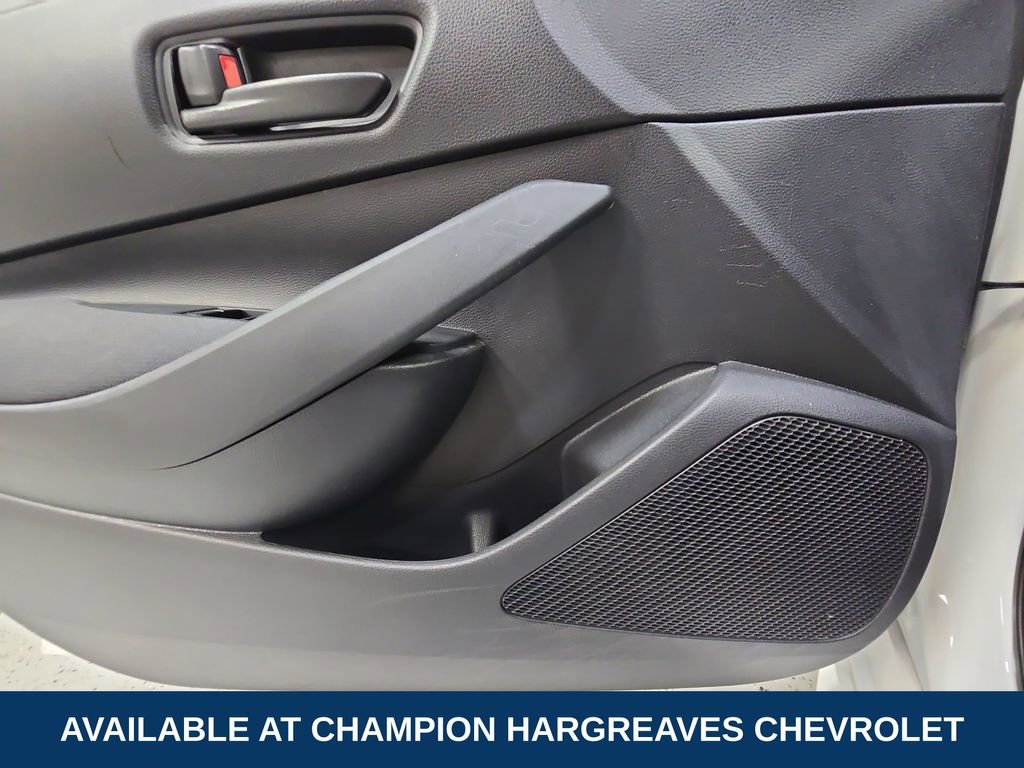 Used 2025 Toyota Corolla LE image 32