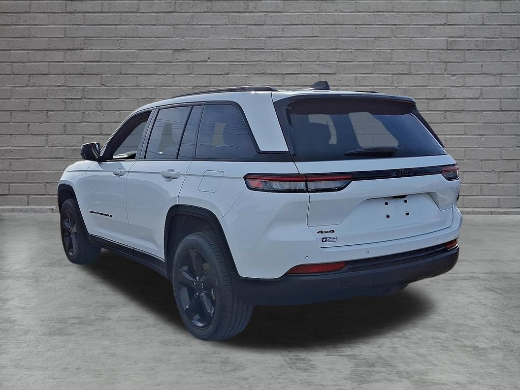 Used 2023 Jeep Grand Cherokee Altitude AWD/4WD image 8