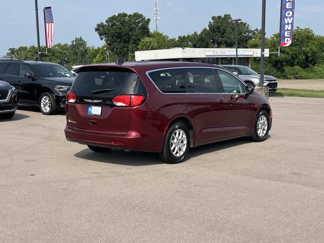 Used 2023 Chrysler Voyager LX FWD image 4