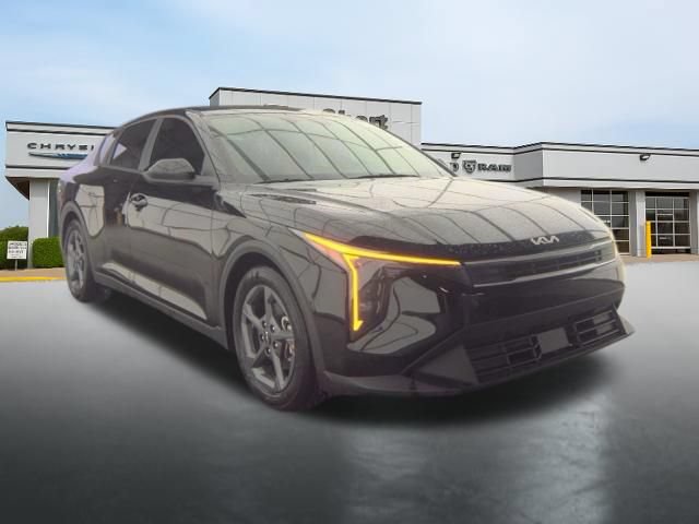 Used 2025 Kia K4 FWD image 7