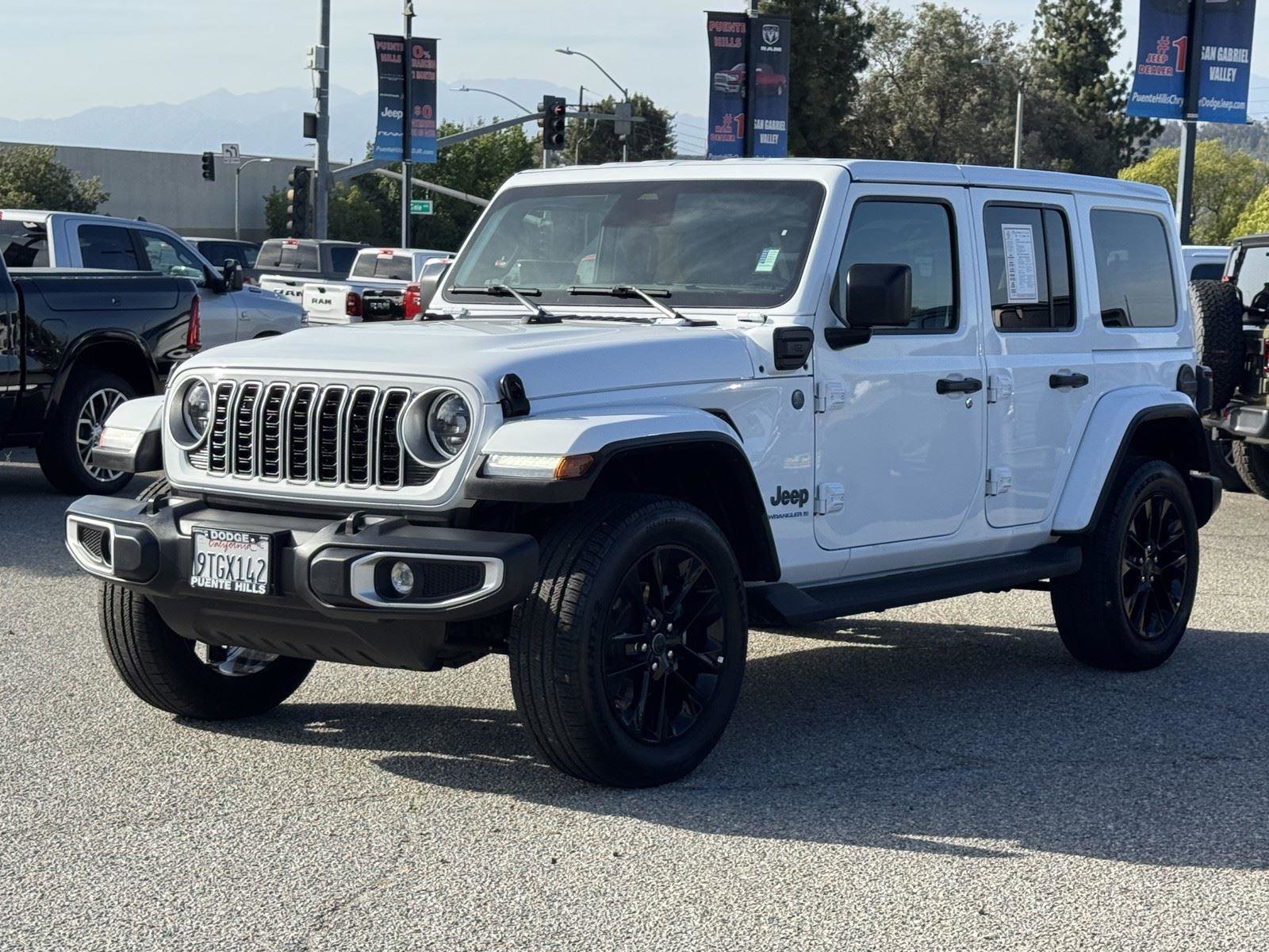 Certified 2025 Jeep Wrangler Sahara AWD/4WD image 4