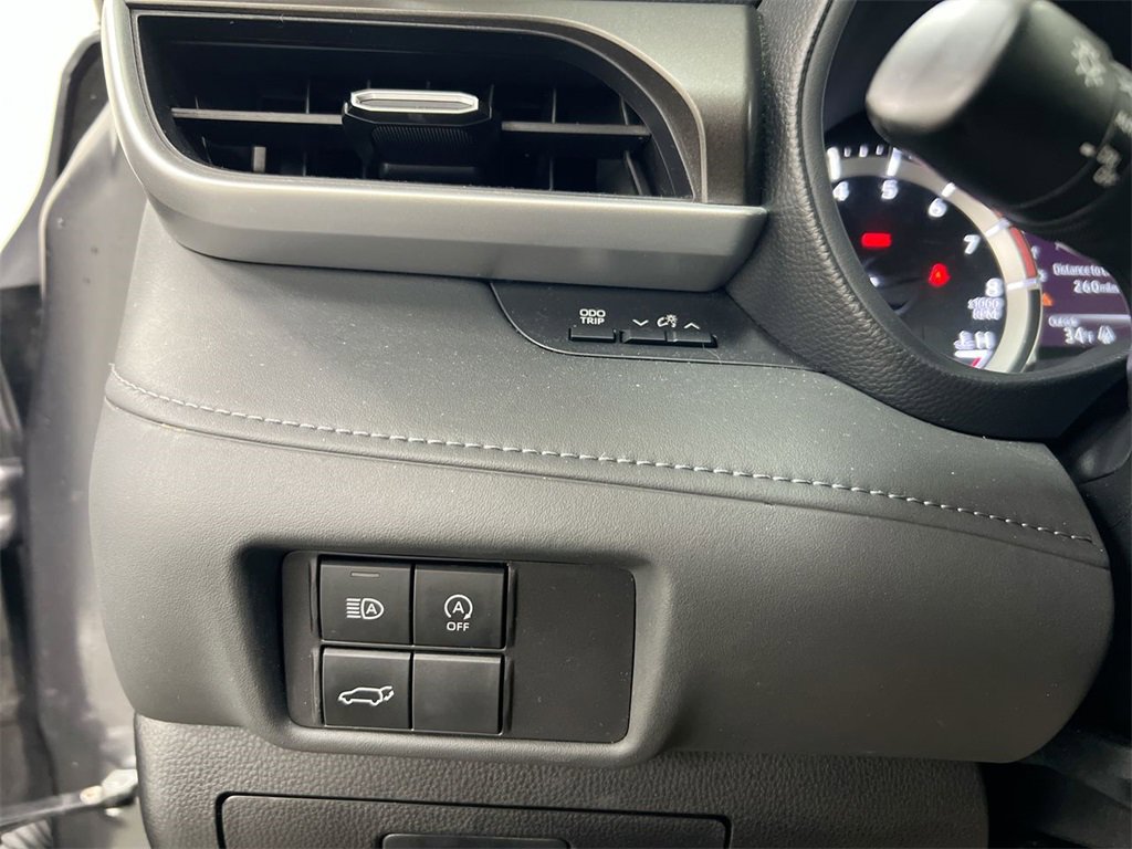 Used 2023 Toyota Highlander LE image 18