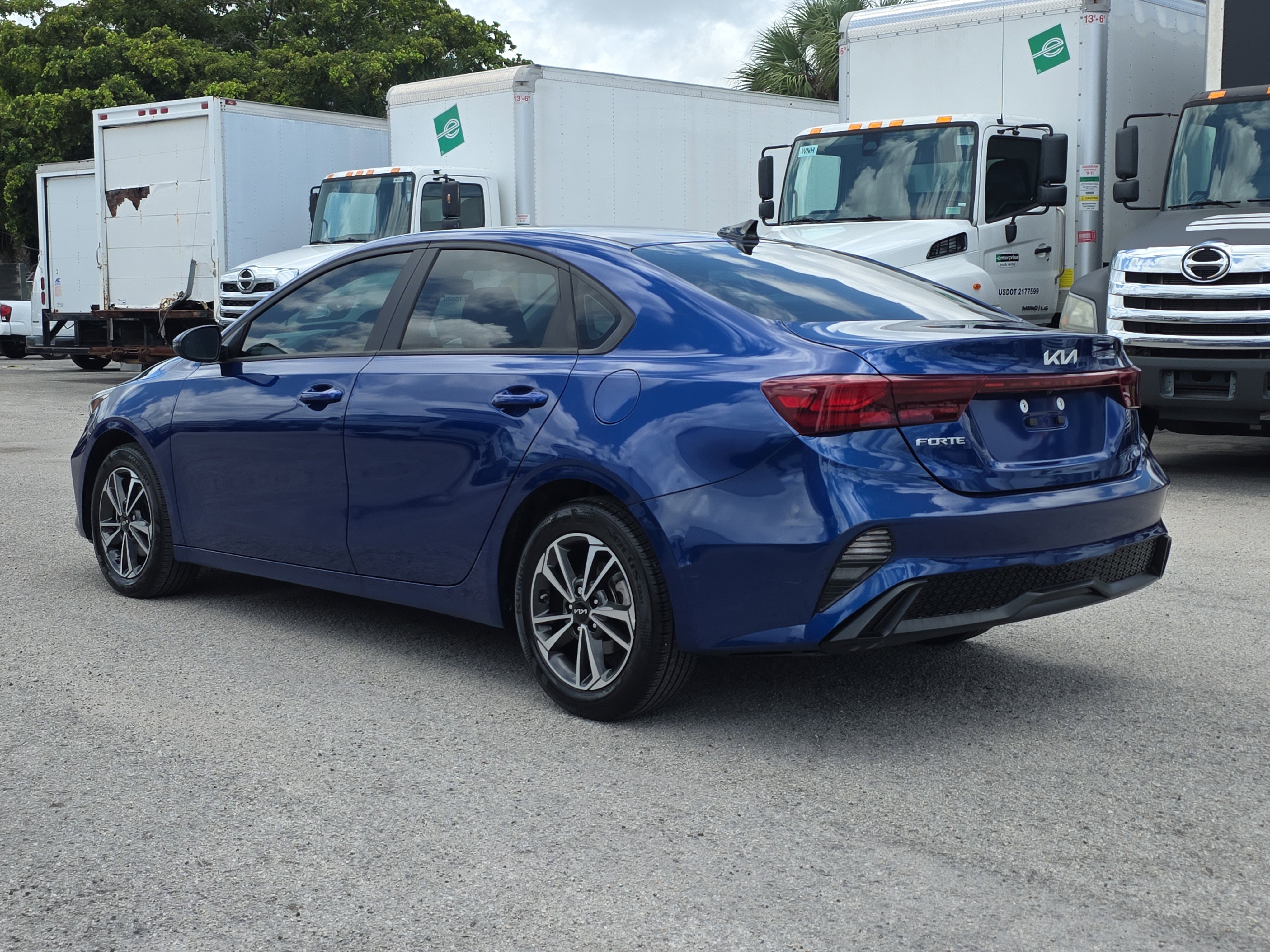 Used 2024 Kia Forte LXS w/ LXS Technology Package FWD image 5