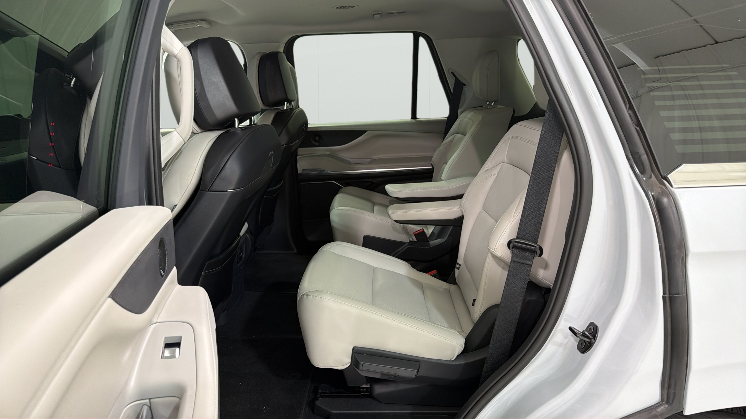 Used 2026 Lincoln Navigator Premiere AWD/4WD image 21