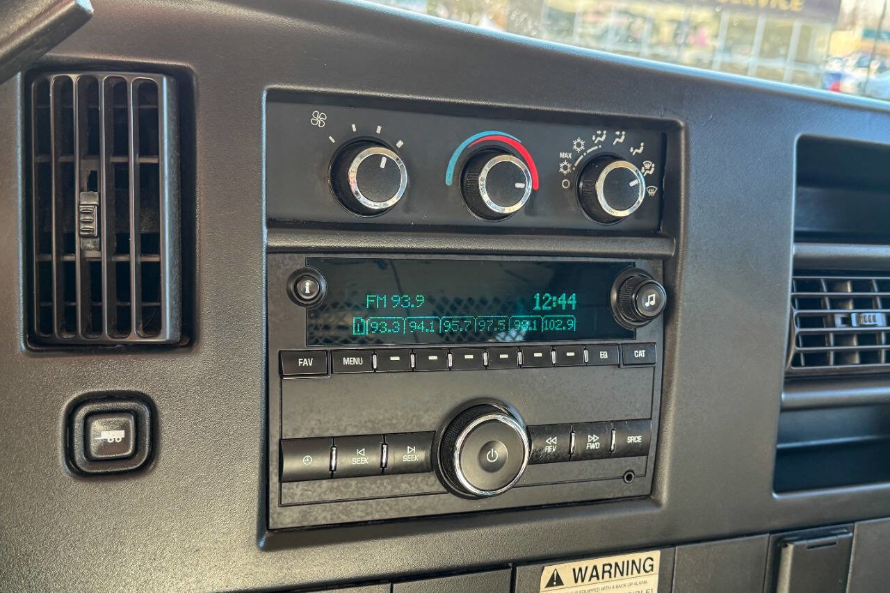 Used 2017 Chevrolet Express 2500 image 25