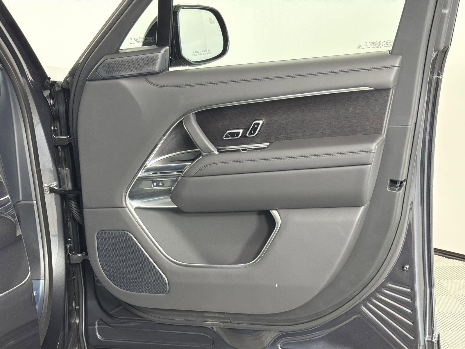 New 2026 Land Rover Range Rover SE image 31