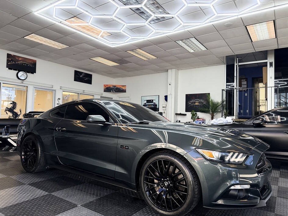 Used 2016 Ford Mustang GT Premium RWD image 3