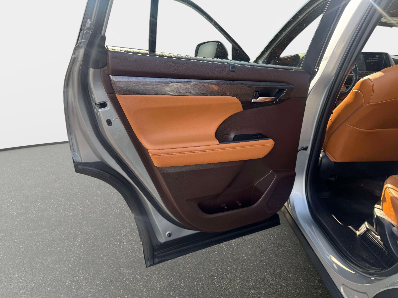 Used 2021 Toyota Highlander Platinum image 19