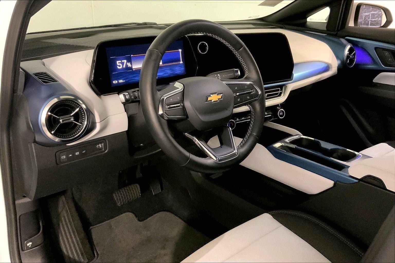 Used 2025 Chevrolet Equinox EV LT FWD image 14