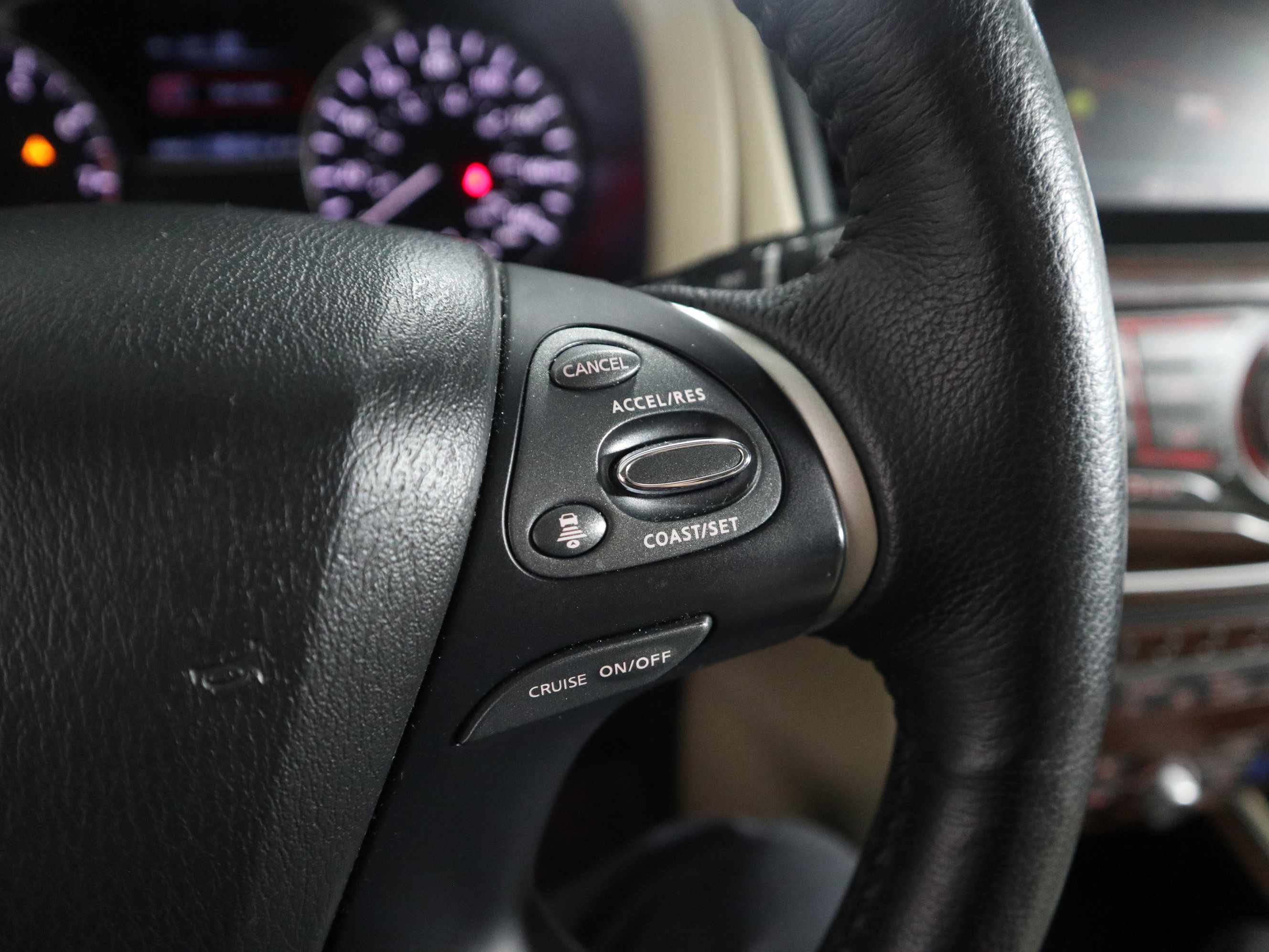 Used 2019 Nissan Pathfinder Platinum AWD/4WD image 30