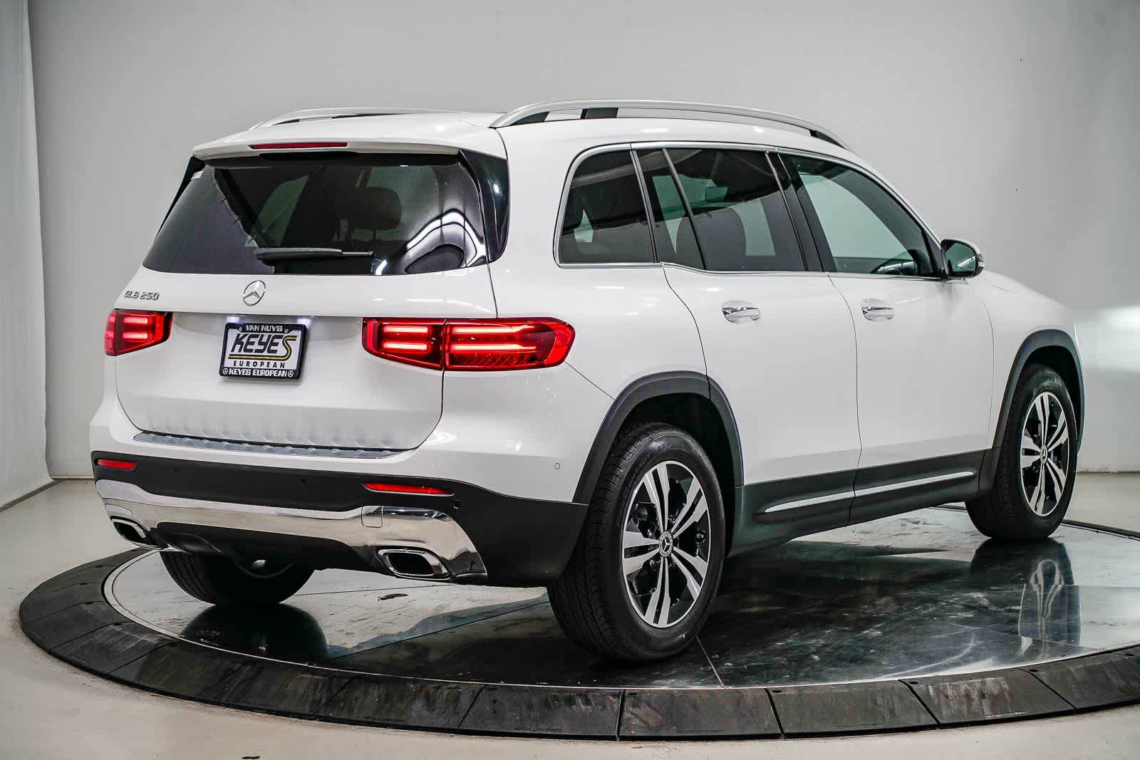 Used 2026 Mercedes-Benz GLB 250 image 4