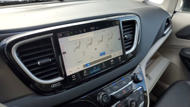 Certified 2024 Chrysler Pacifica Touring-L image 14