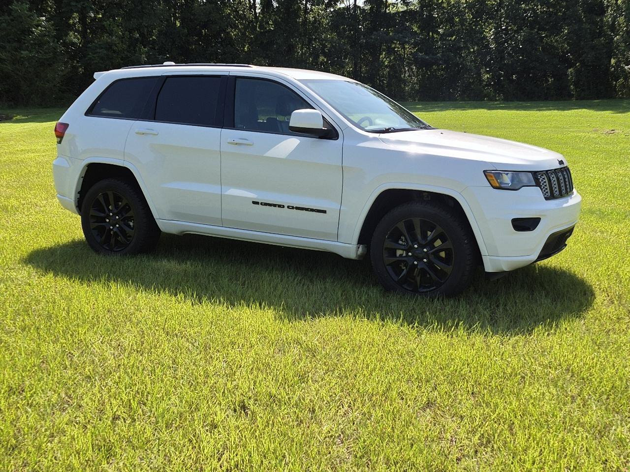 Used 2022 Jeep Grand Cherokee Laredo RWD image 12