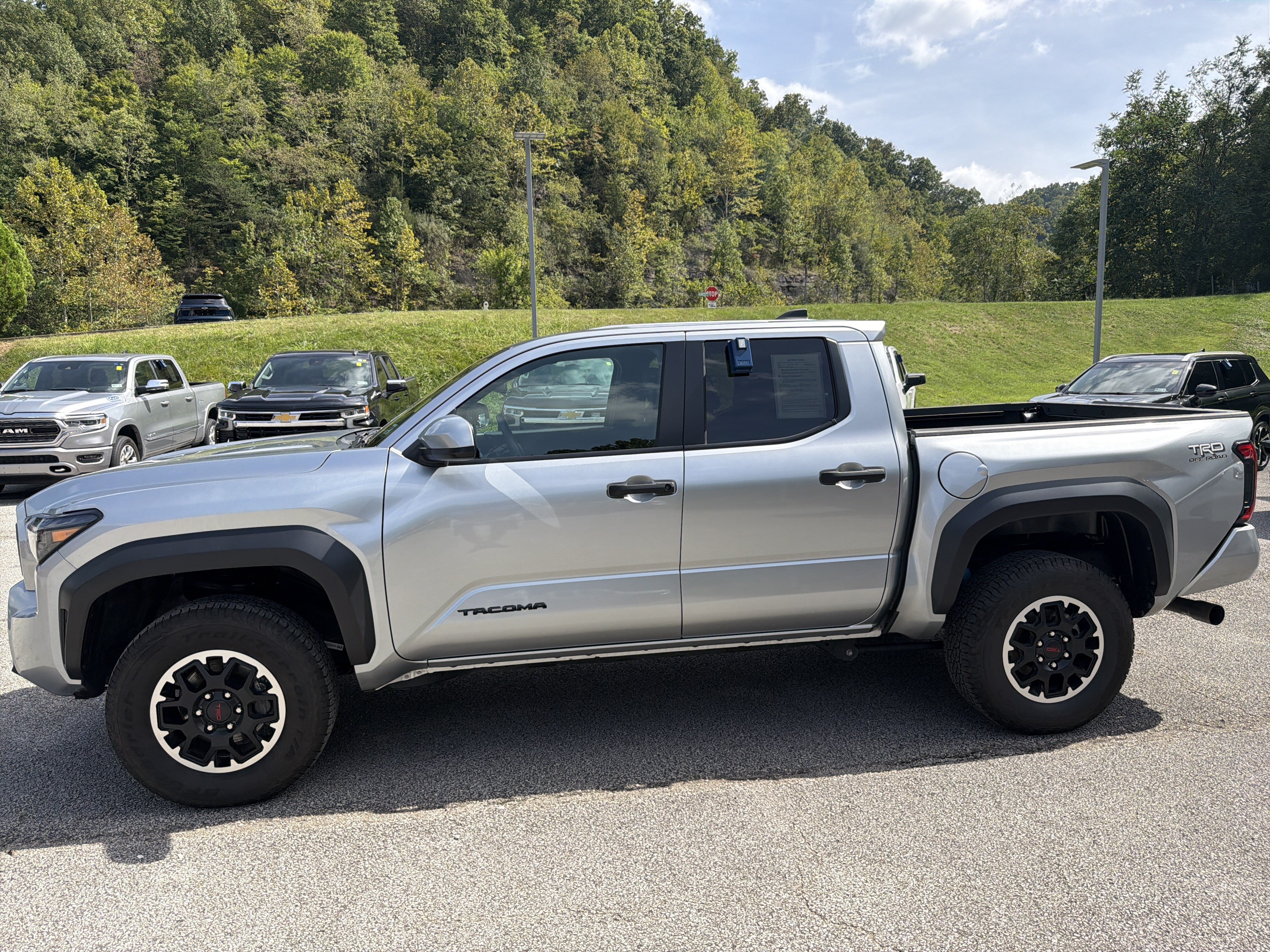 Used 2025 Toyota Tacoma TRD Off-Road AWD/4WD image 5