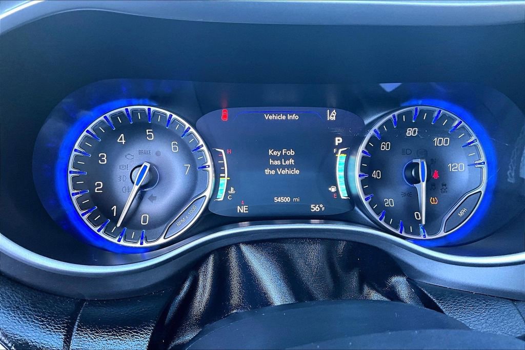 Used 2024 Chrysler Pacifica Touring-L image 12