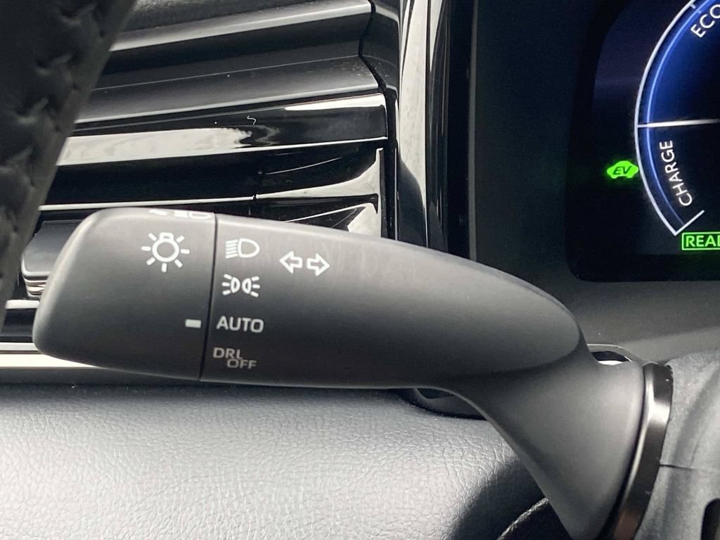 Used 2025 Toyota Camry XSE FWD image 32
