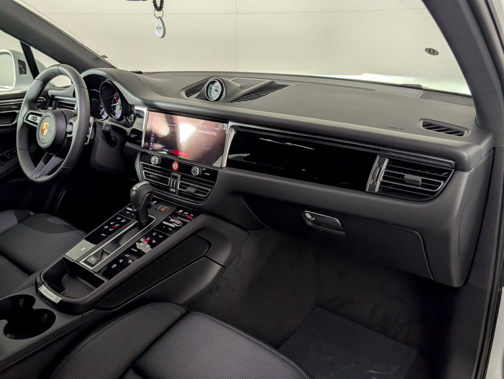 New 2026 Porsche Macan AWD/4WD image 19