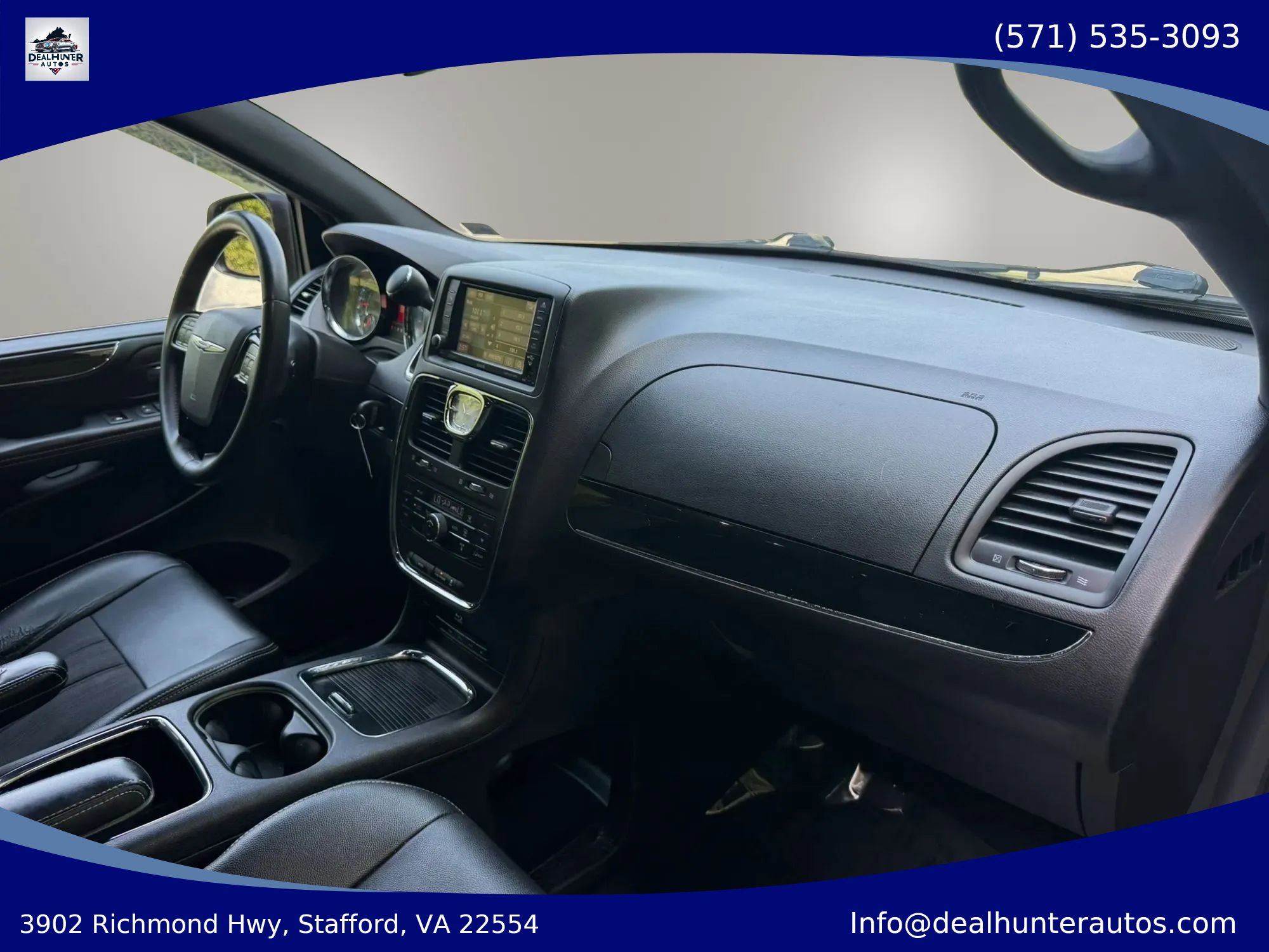 Used 2015 Chrysler Town & Country S FWD image 15