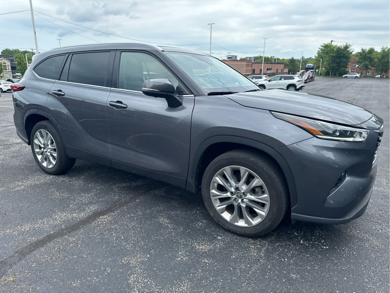 Used 2023 Toyota Highlander Limited FWD image 27