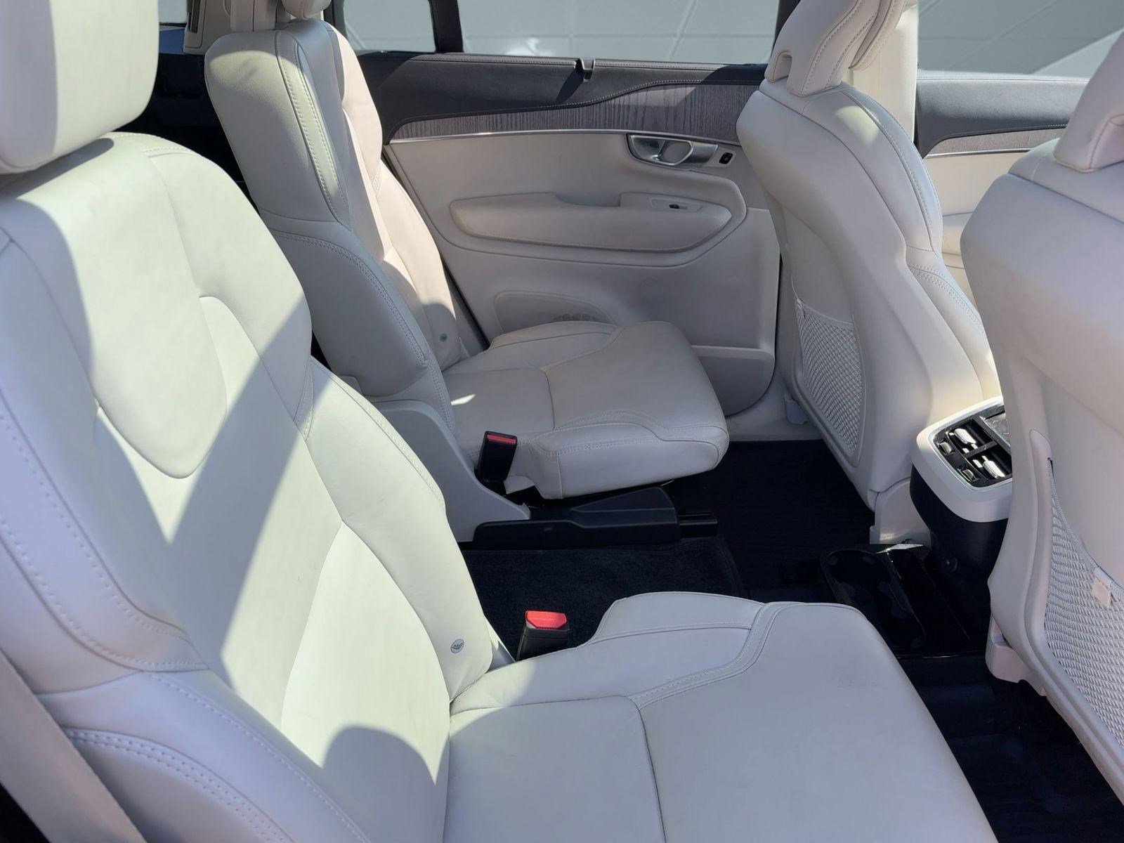 Certified 2024 Volvo XC90 B6 Ultimate w/ Protection Package Premier image 29