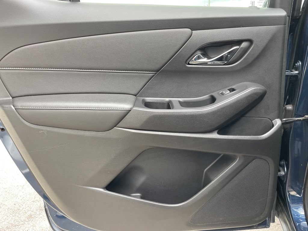 Used 2022 Chevrolet Traverse LT FWD image 33