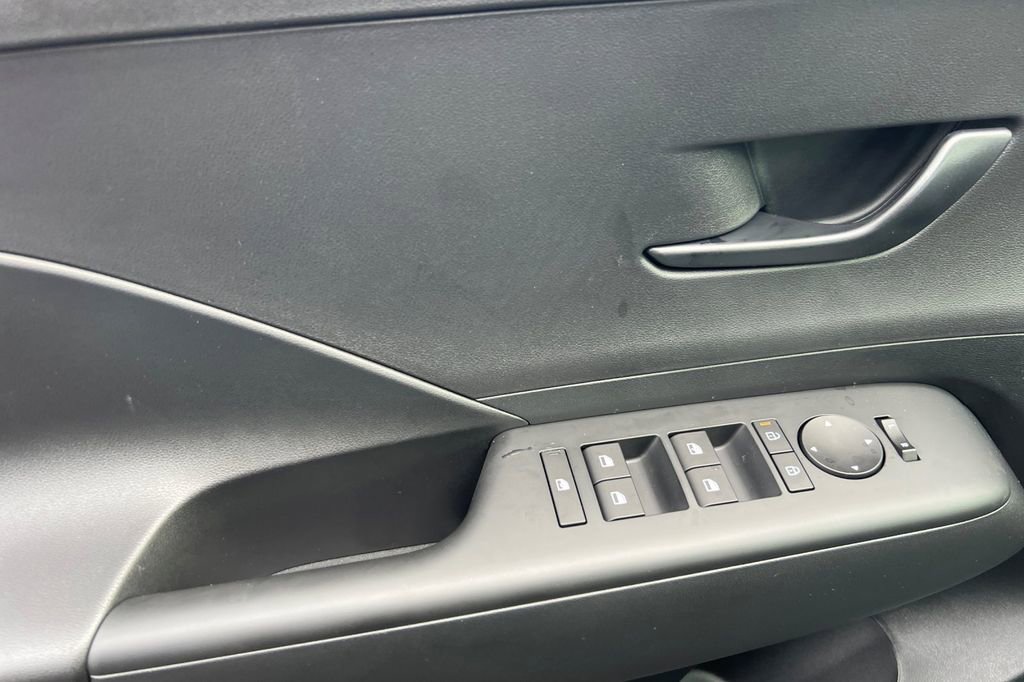 New 2026 Hyundai Kona SE image 9