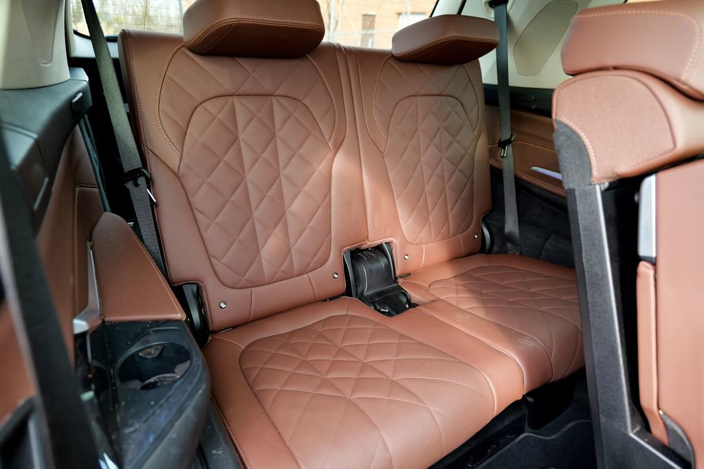 Used 2023 BMW X7 xDrive40i w/ Premium Package image 36