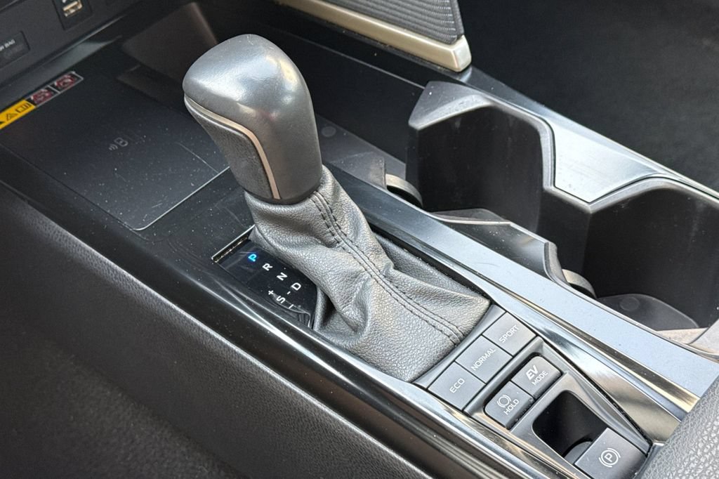 Used 2025 Toyota Camry SE FWD image 23