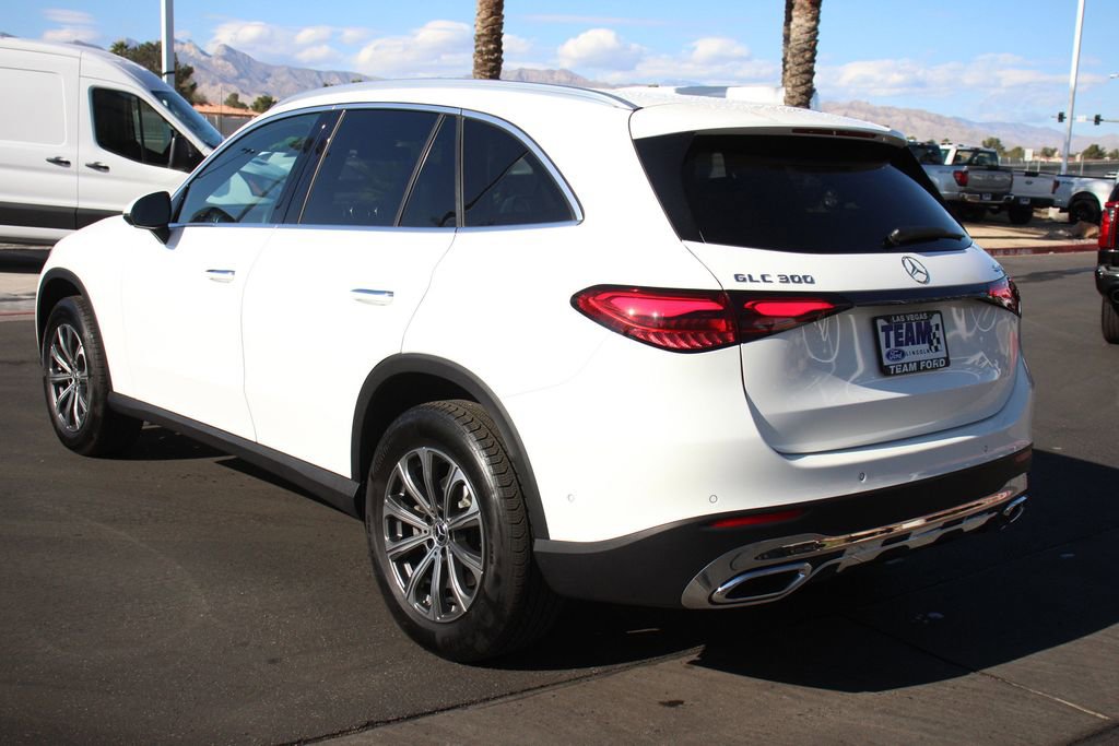 Used 2025 Mercedes-Benz GLC 300 4MATIC image 5