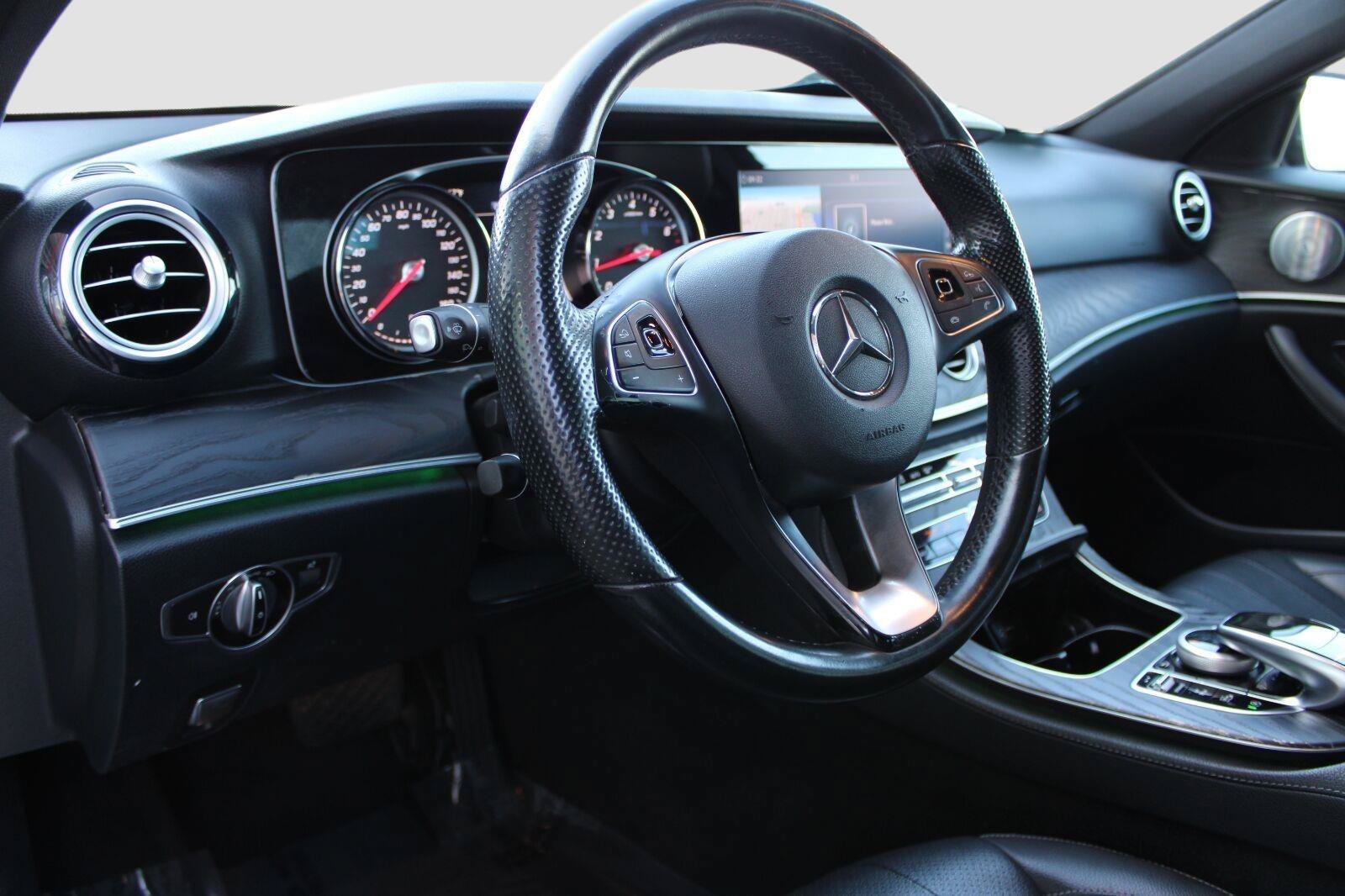 Used 2018 Mercedes-Benz E 300 image 17