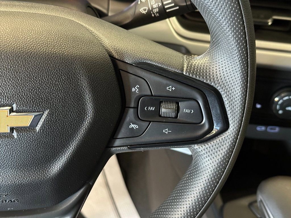 Used 2025 Chevrolet Trax LS w/ LS Convenience Package image 10